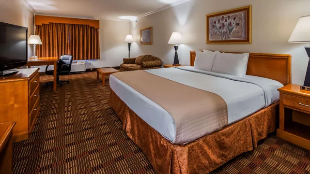 جناح بسرير كينج، Best Western Club House Inn & Suites 1/4