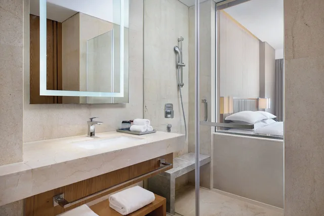 غرفة بريميير بسرير كينج، Four Points by Sheraton Shanghai, Kangqiao 2/2