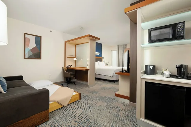 جناح بسرير كينج مع سرير سحّاب إضافي، Springhill Suites By Marriott Mcallen 5/7
