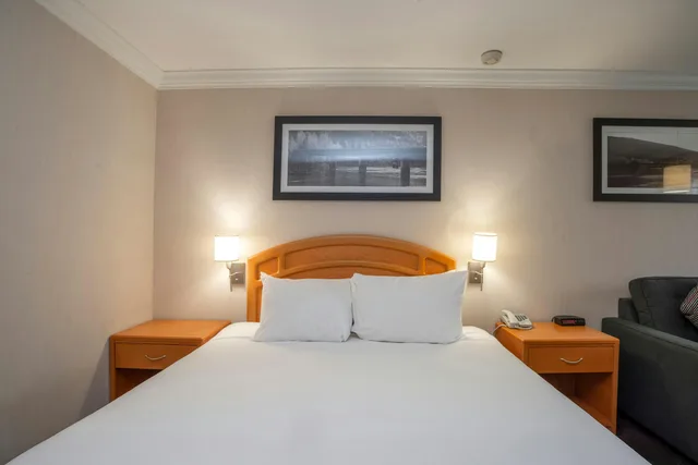 Studio, King Bed, Sofa, Kitchen, Monarch Building، Sandman Hotel Revelstoke 2/6