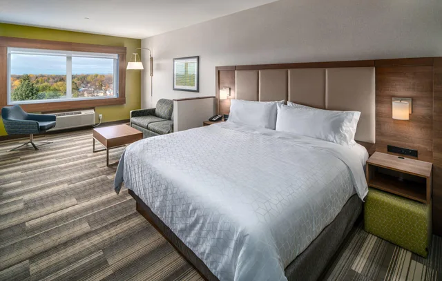 غرفة بسرير كينج، Holiday Inn Express And Suites Brandon 3/10