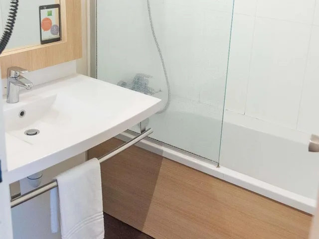 Renovated, Standard, Twin Beds، IBIS STYLES CHINON 7/10