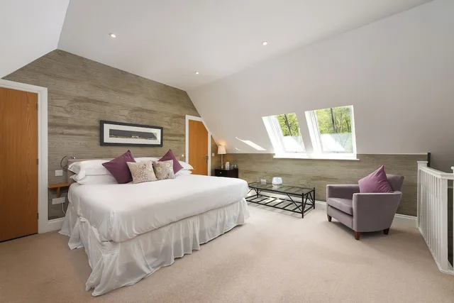 Classic, Lodge, King Bed، GLENCOE HOUSE 2/4