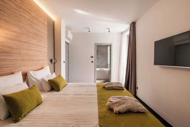 فيلا تنفيذية بسرير كينج وسريرين كوين مع أريكة، Hotel Olea 1/1