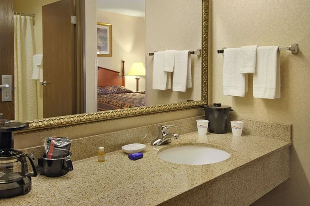 غرفة قياسية بسرير كينج، Baymont by Wyndham Corydon 4/5
