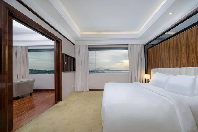 جناح جونيور، SWISS-BELHOTEL HARBOUR BAY 1/10