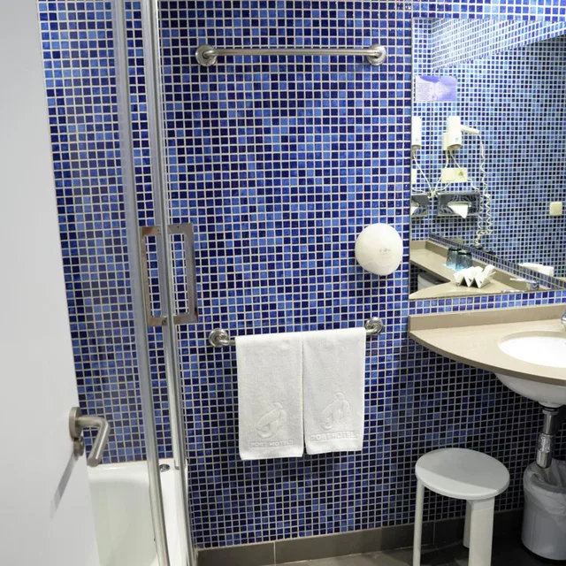 Room, Quadruple, Port Feria Valencia 4/7