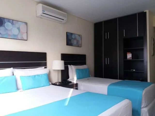 غرفة قياسية ثلاثية بسرير كوين وسرير فردي، Puerto Mercado Hotel 1/2