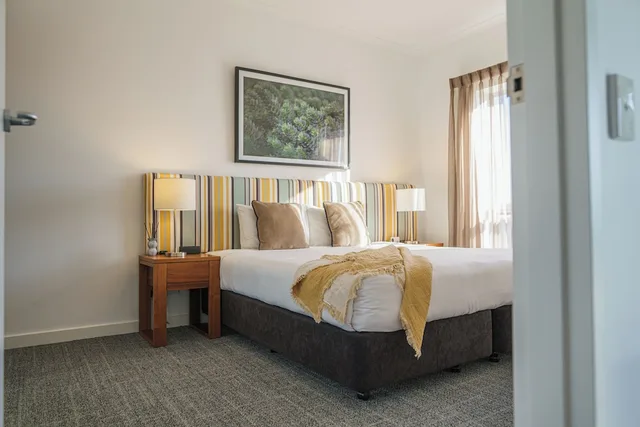 Efficiency, King Bed, Accessible، MainStay Suites Whyalla 1/7