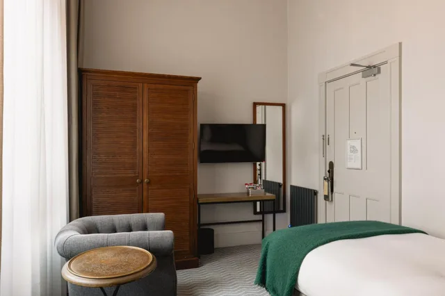 Sleeping, Double Bed، Kimpton Clocktower Hotel 4/8