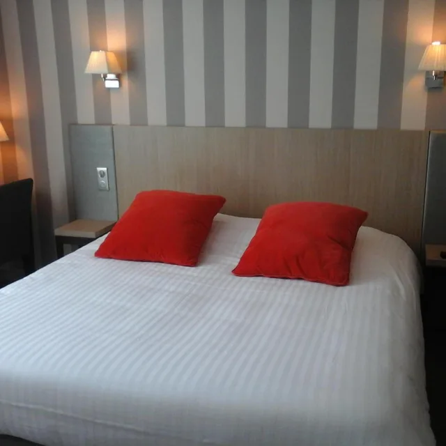 غرفة ثلاثية، Hotel Carmin 5/10
