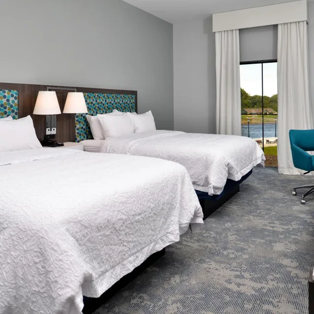 غرفة بسرير كوين بحوض استحمام لذوي الإعاقة، Hampton Inn Cedar Falls Downtown Ia 7/10