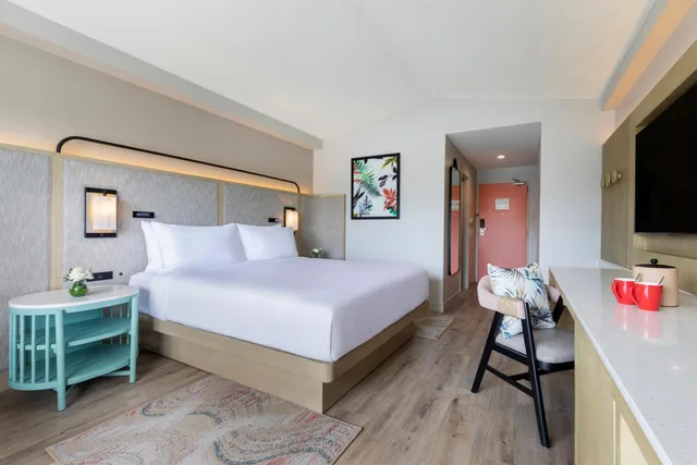 غرفة سوبيريور بسرير كينج بإطلالة على البحر، Crowne Plaza Resort Saipan an IHG Hotel 3/4
