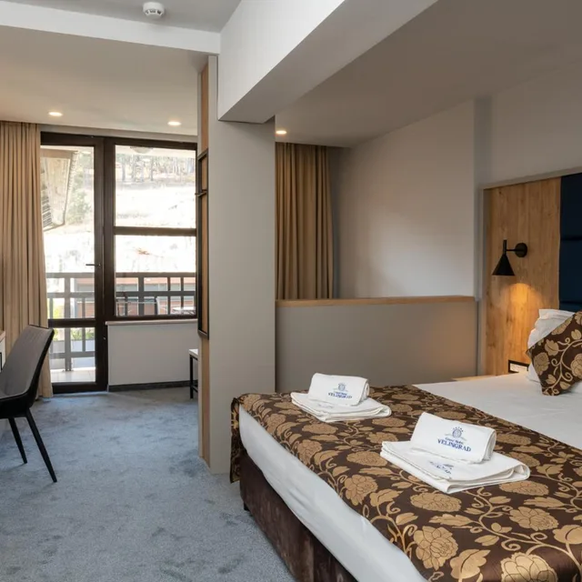 غرفة ديلوكس بسرير مزدوج أو سريرين منفصلين بشرفة بإطلالة، Velingrad Grand Hotel 3/10