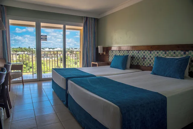 Inner, Standard, King Bed, with View، Gran Hotel Stella Maris Urban Resort and Conventions 1/7
