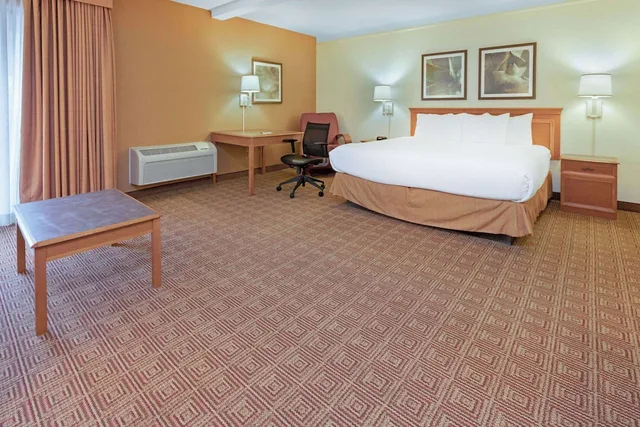 جناح ديلوكس بسرير كينج، La Quinta Inn And Suites By Wyndham Salt Lake City Layton 4/5