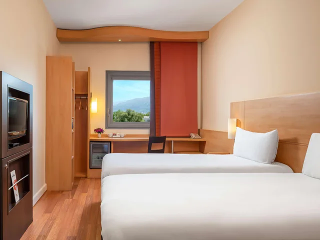 غرفة قياسية بسريرين منفصلين، Ibis Bursa 1/3
