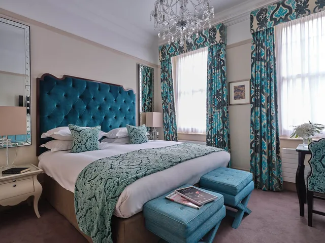 2 Bedrooms, Classic, Apartment, Twin Beds, The Apartments by The Sloane Club 2/4