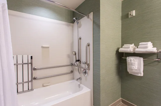 غرفة قياسية بسريرين كوين لذوي الإعاقة، Holiday Inn Texarkana Arkansas Conv Ctr 7/7