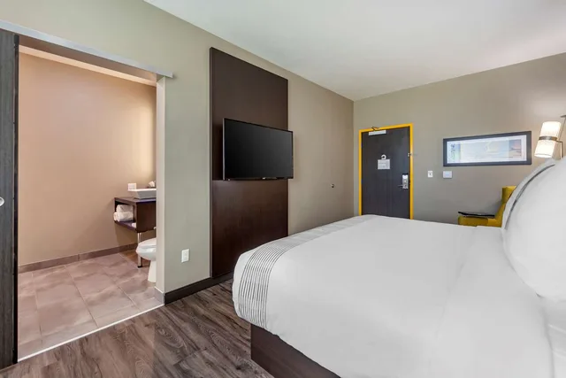غرفة بسرير كينج، Glo Best Western Dawley Farms In Sioux Falls 3/7