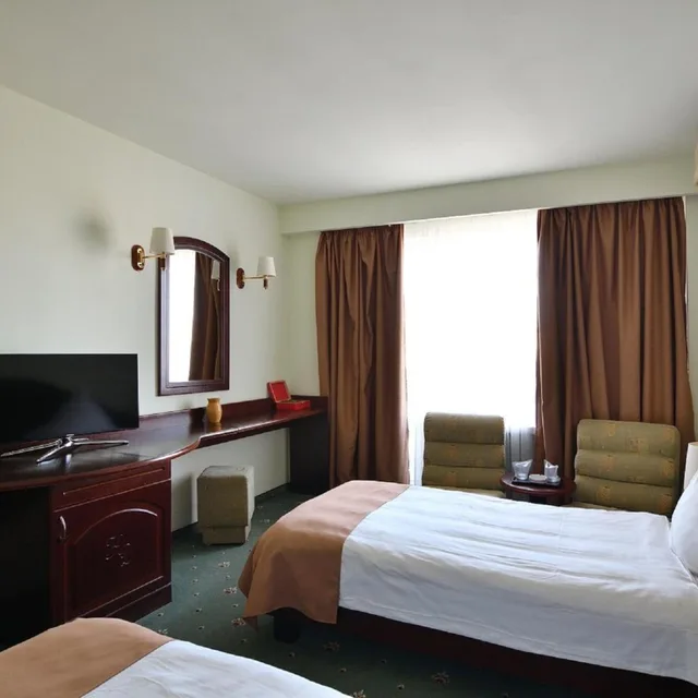 غرفة بسريرين منفصلين بشرفة، Hotel Delta 3 1/7