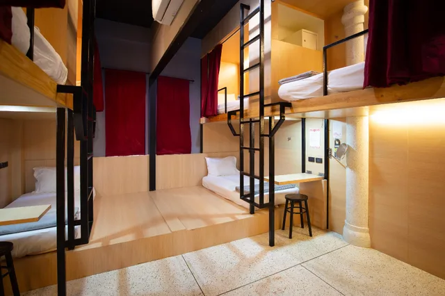 Female Dorm, 6 Bunk Beds, Cloud On Saladaeng 2/2