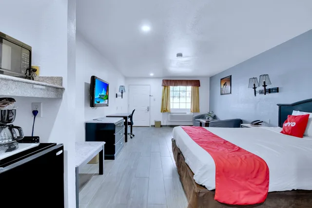 غرفة بسرير كينج للمدخنين، Three Rivers Executive Inn & Suites By OYO 2/8