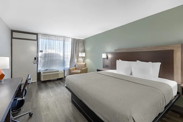 غرفة بسرير كينج، Quality Inn Columbus, MS 1/7
