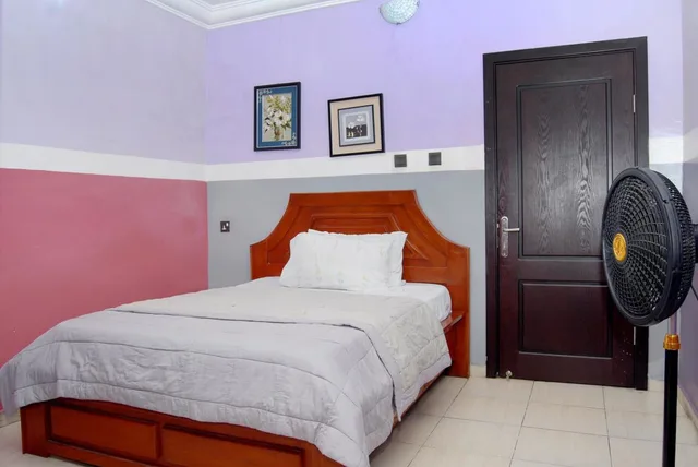 Standard, Queen Bed, Royal Park Hotel & Suites 2/5