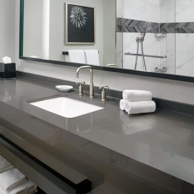 Hospitality, Suite, Sofa، Courtyard Arlington Crystal City/Reagan National Airport 4/8