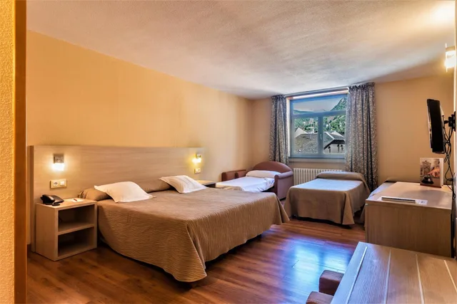 Quintuple 5، Panorama Hotel 4/10