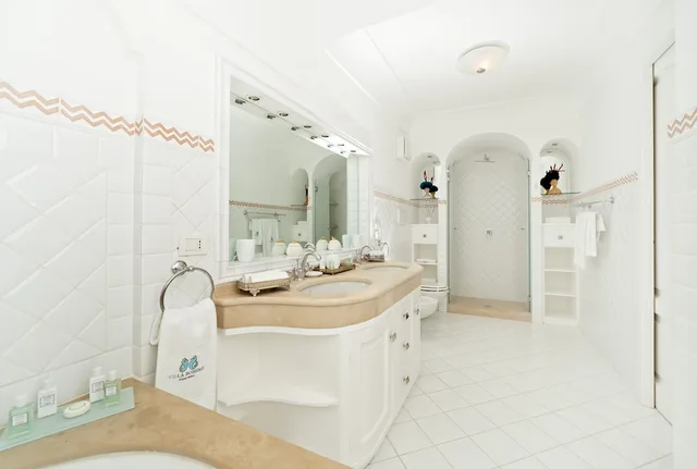 جناح ديلوكس بسرير كينج بإطلالة على البحر بشرفة بغرفة نوم واحدة، Villa Boheme Exclusive Luxury Suites 2/3
