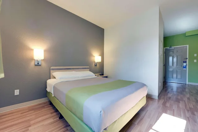 2 Full Beds - Non-Smoking، Studio6 Mississauga, ON - Toronto 7/10