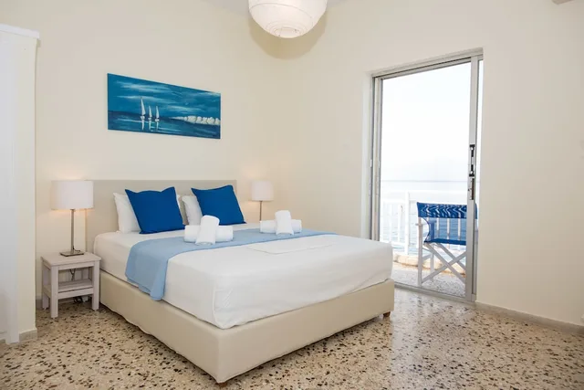 شقة بسرير كوين وسريرين منفصلين بإطلالة على البحر بغرفتي نوم، Spacious Apartment on the Beachfront 1/5