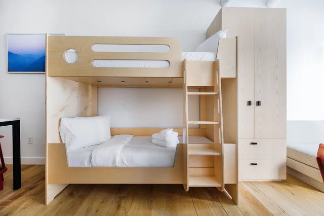 Sky, Studio, 2 Bunk Beds, Bunk Bed، Placemakr Wall Street 1/3
