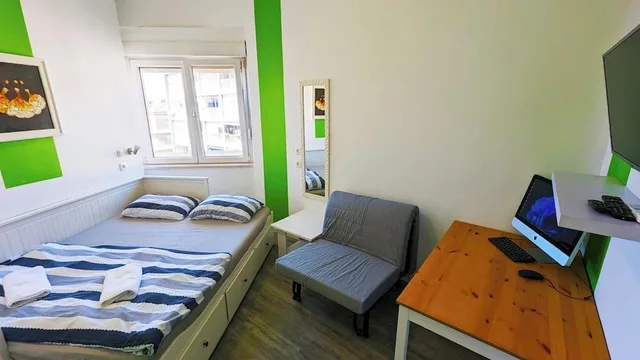 غرفة بسرير كوين بحمام خاص، Croparadise Hostel 1/1