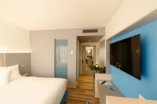 غرفة قياسية مفردة بسريرين منفصلين، COLMAR HOTEL 1/3