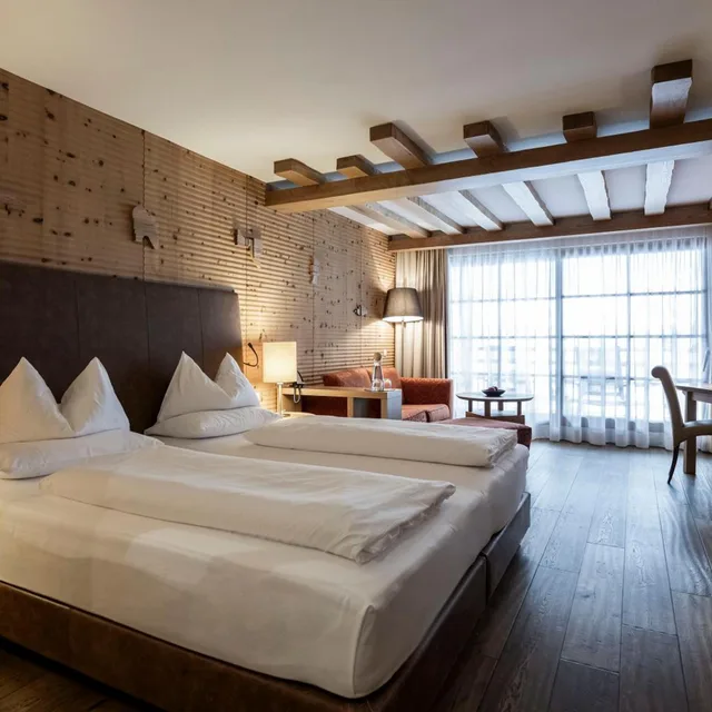 جناح جونيور، HOTEL ADLER BALANCE 2/9