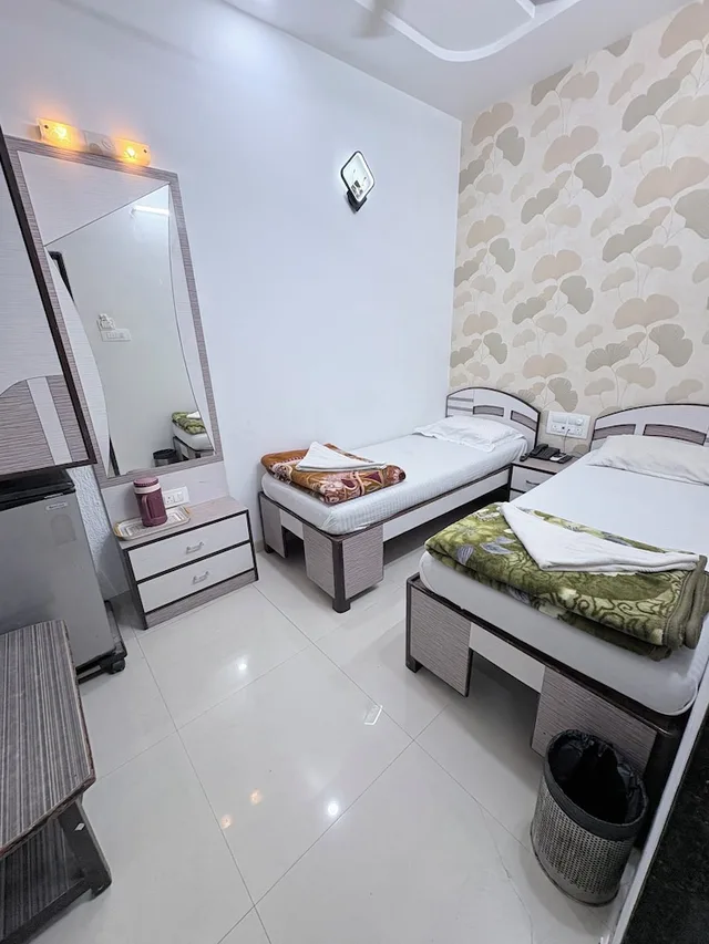 غرفة بسرير فردي، Hotel Broadway Colaba Mumbai 10/20