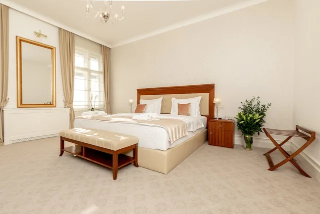 جناح ديلوكس بسرير كينج وسرير كوين مع سرير سحّاب إضافي، Le Premier Boutique Hotel 2/7