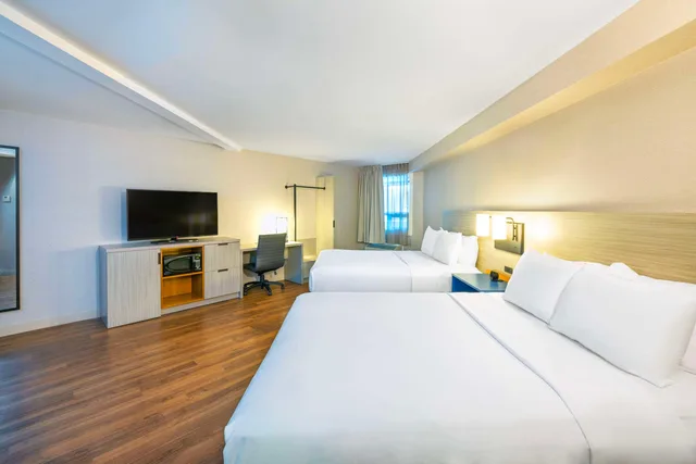 Room, Double Bed, Comfort Inn Moncton Magnetic Hill 2/4