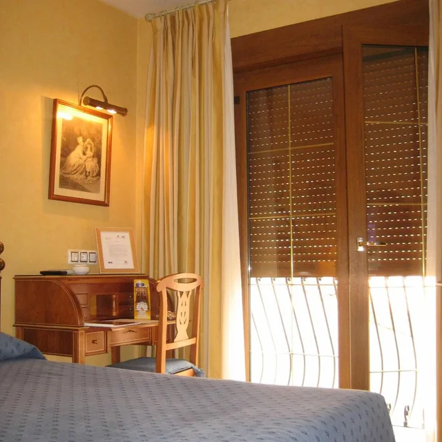 غرفة بسريرين، Hotel Santiago 8/10