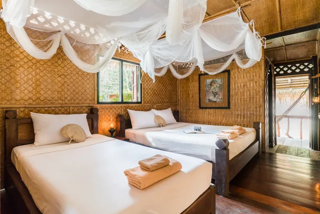 Standard, Twin Beds, River Kwai Jungle Rafts 1/2
