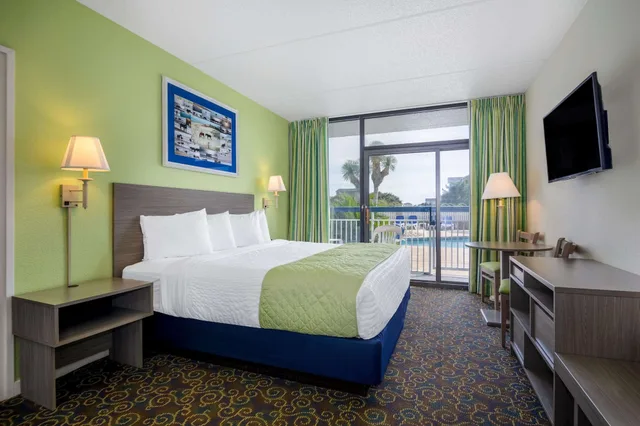 غرفة بسرير كينج، Travelodge by Wyndham Outer Banks/Kill Devil Hills 1/3
