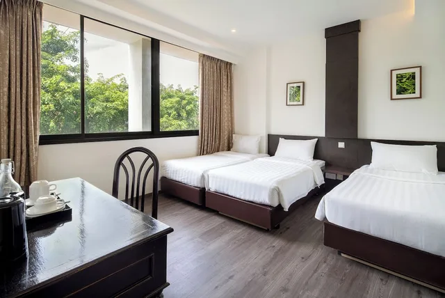 Room, Triple, 3 Beds, City View, The Quay Hotel Little India 4/10