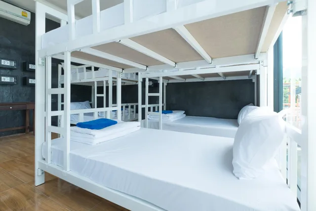 سكن مشترك مختلط بثمانية أسرّة بإطلالة على البحر، Ibiza House Phi Phi 2/3