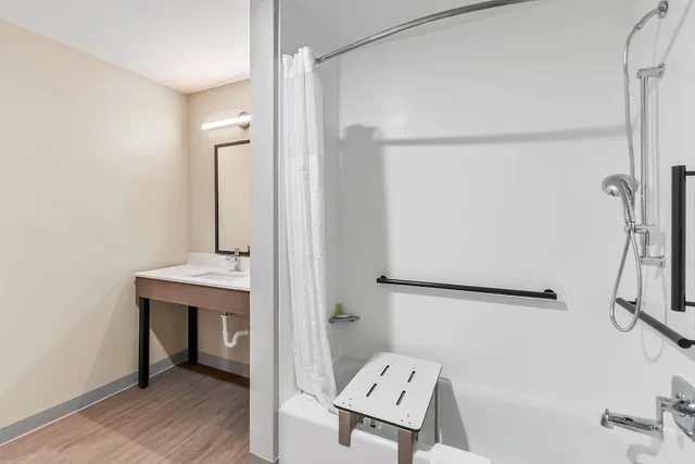 غرفة بسرير كوين لذوي الإعاقة، ECHO Suites Extended Stay by Wyndham Sterling 5/5