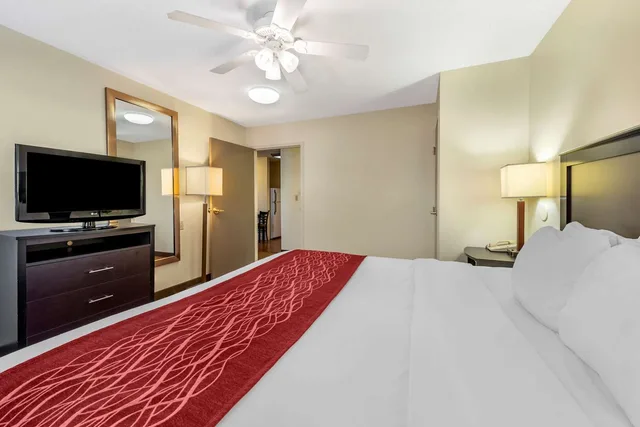 Efficiency, Suite, King Bed، Comfort Inn & Suites Warsaw near US-30 2/3