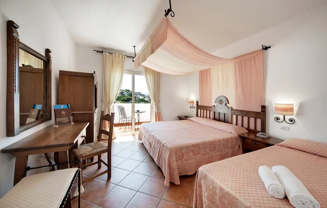 Superior, Single, Double Bed, Colonna Grand Hotel Capo Testa 1/2