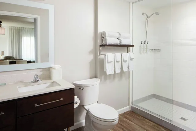 جناح بسرير كوين بغرفة نوم واحدة مع أريكة لذوي الإعاقة، TOWNEPLACE SUITES BY MARRIOTT FORT MYERS ESTERO 2/2